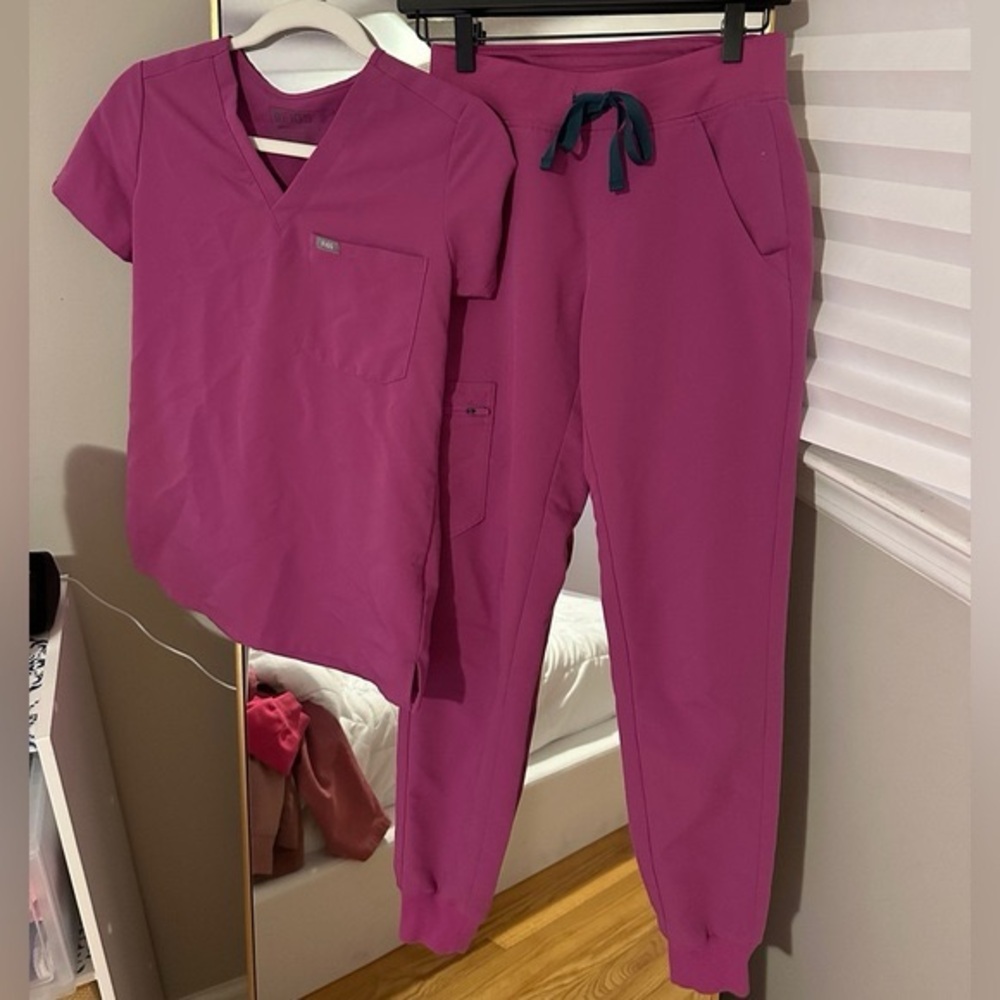 Figs bright fuschia XL scrubs set